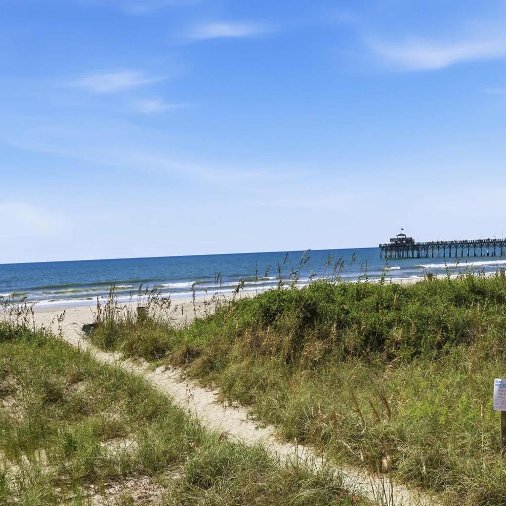 Photograph of Hazels Child II Oceanfront Beach House w Pier View
