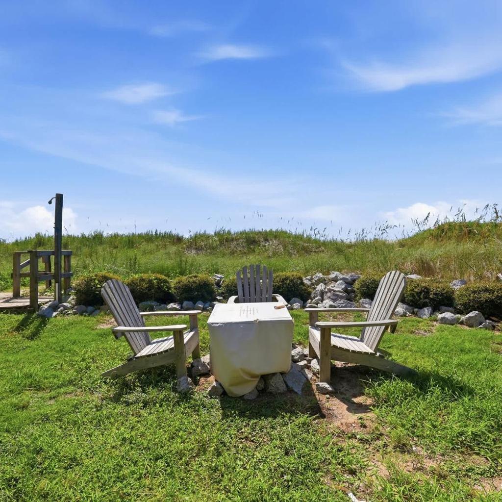 Photograph of Hazels Child II Oceanfront Beach House w Pier View