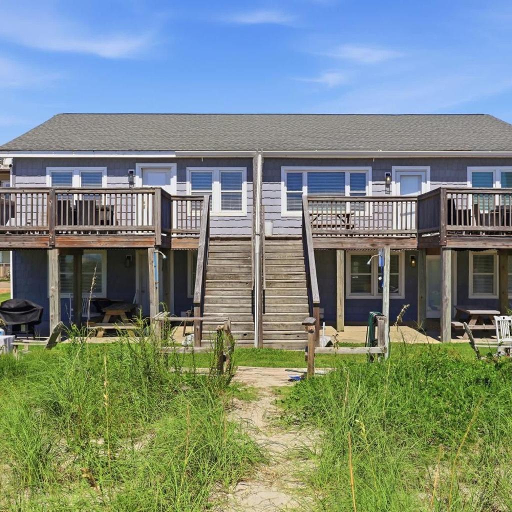 Photograph of Hazels Child II Oceanfront Beach House w Pier View