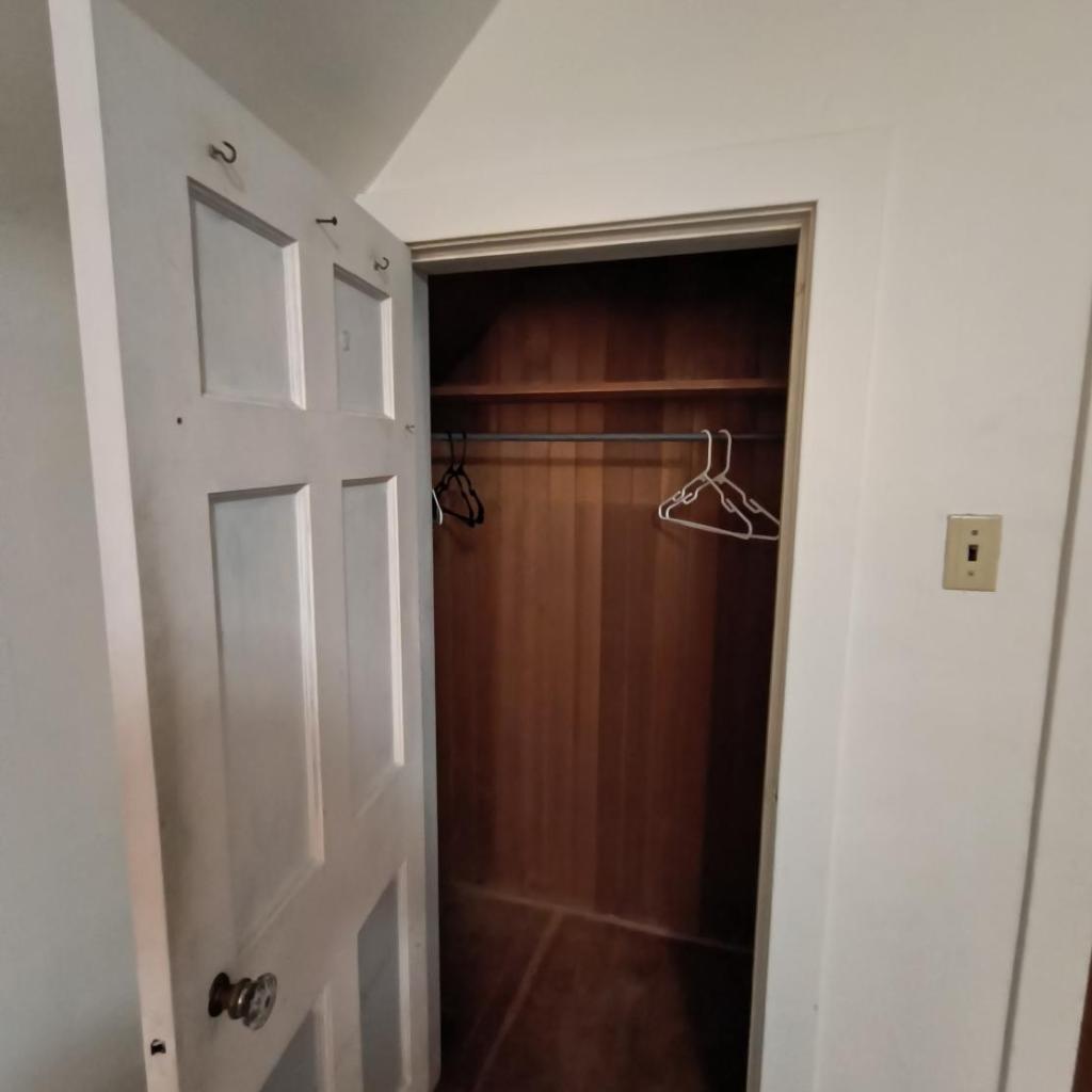 Photograph of Upper floor 6450 Cedarhurst street