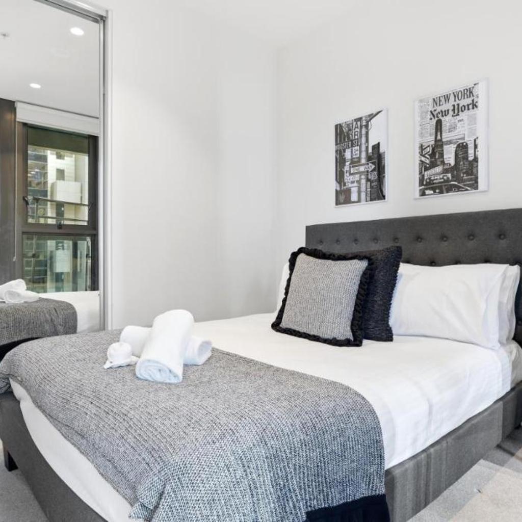 Photograph of Luxury CBD 2BR Apartment QV Chinatown and Sky City View