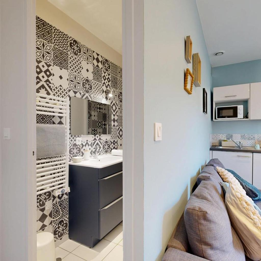 Photograph of Le Cosmique by expat renting - Central - Wifi