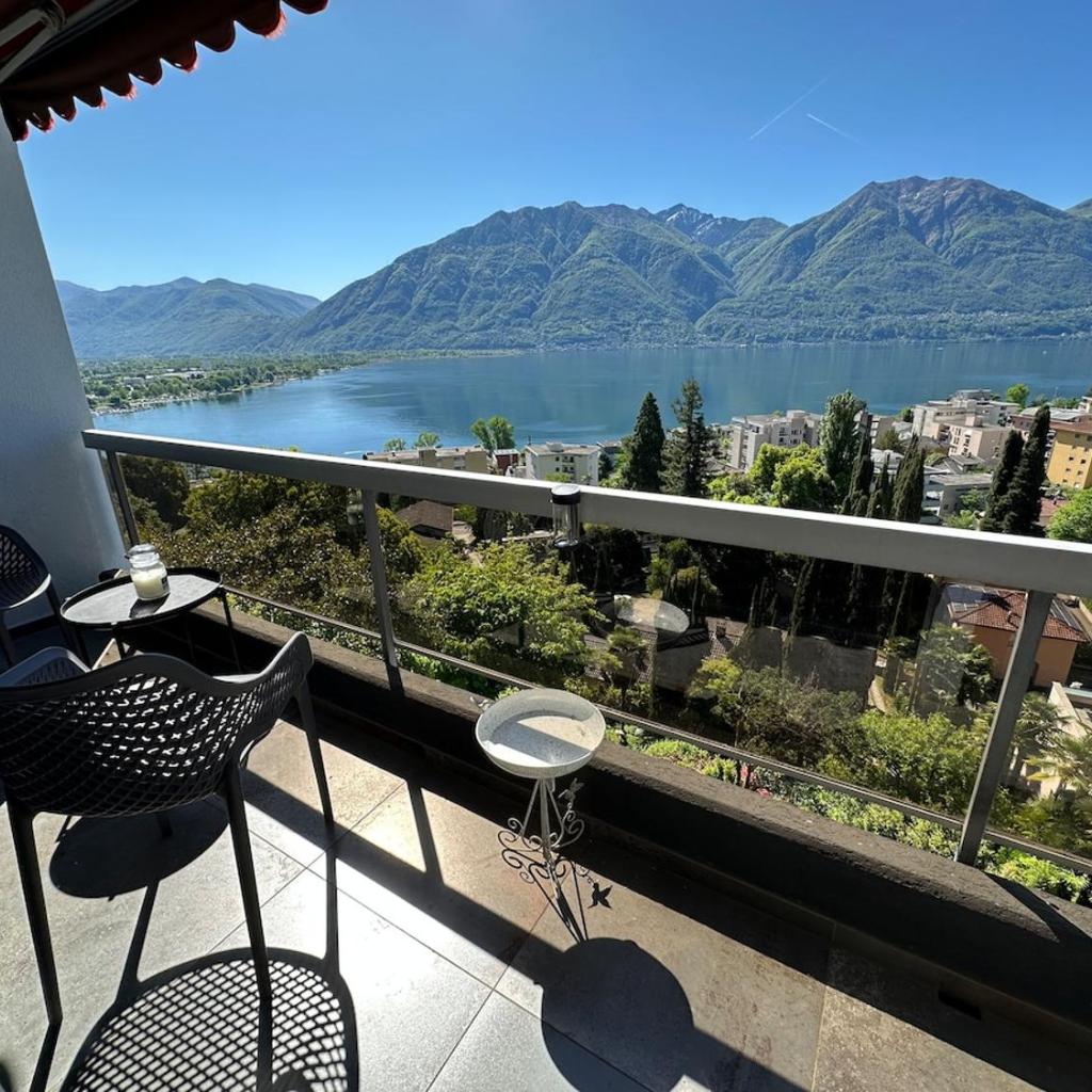 Image 0 - Lake View House with Large Terrace in Minusio