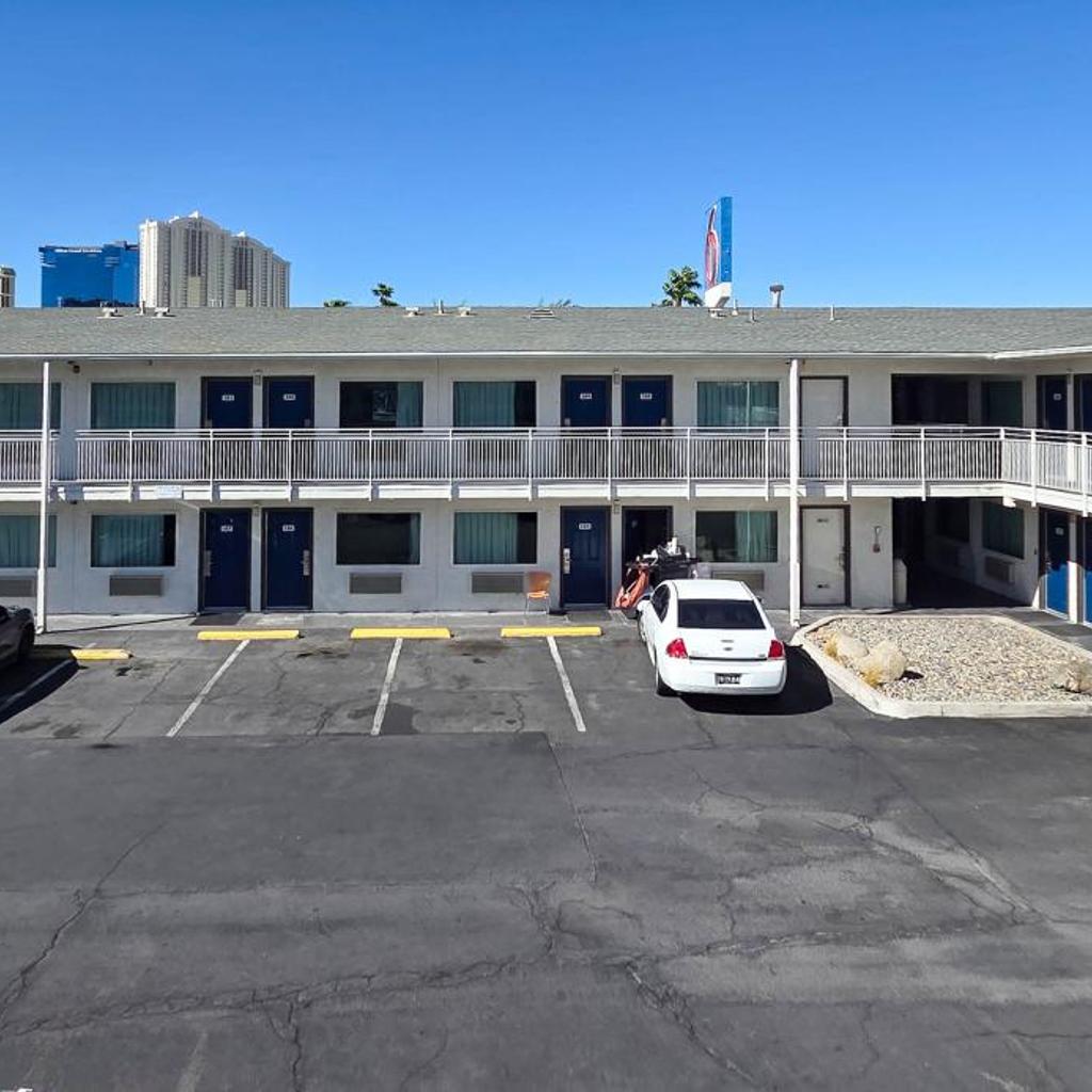 Photograph of Studio 6 Suites Las Vegas, NV - Tropicana