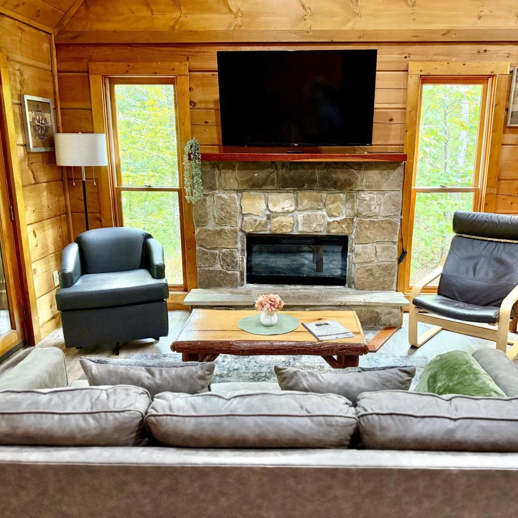Photograph of Pet-Friendly Cabin Near Pigeon Forge & Gatlinburg