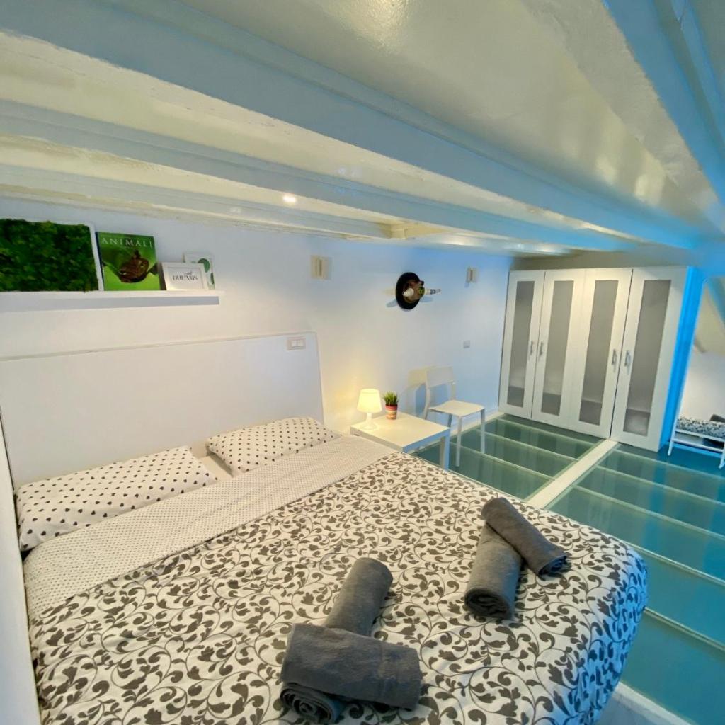 Photograph of White House in isola district