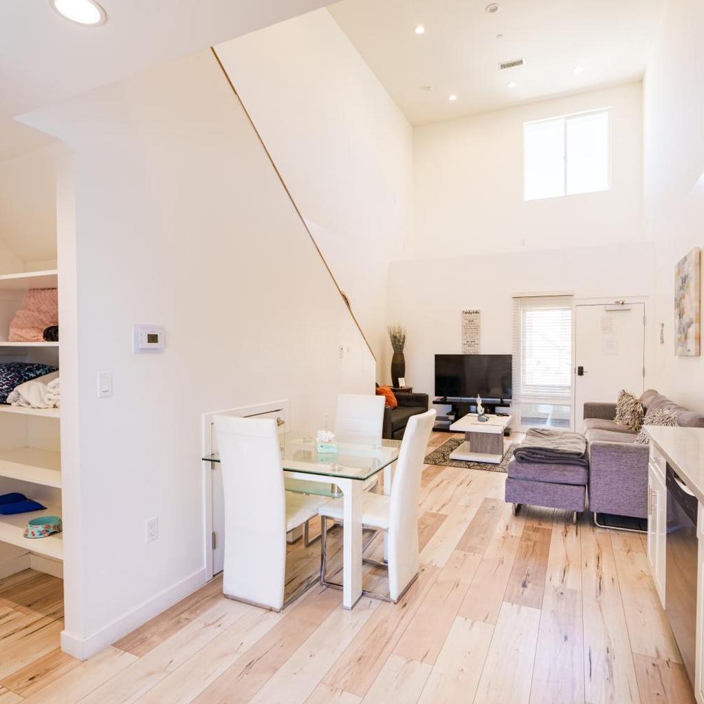 Photograph of Modern 1-Bedroom Hollywood Loft with Free Private Parking