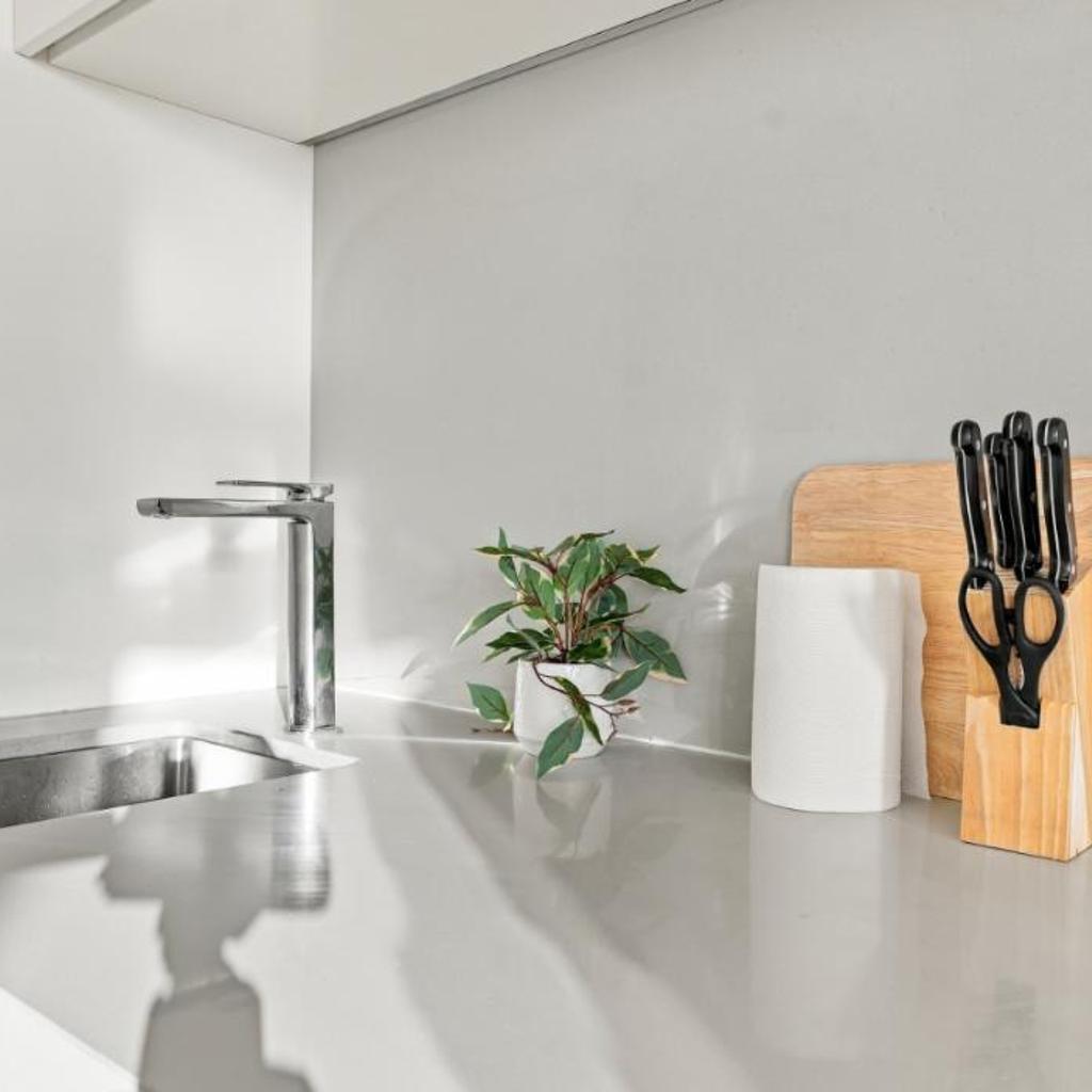 Photograph of Luxury CBD 2BR Apt with Pool, Gym, City Views