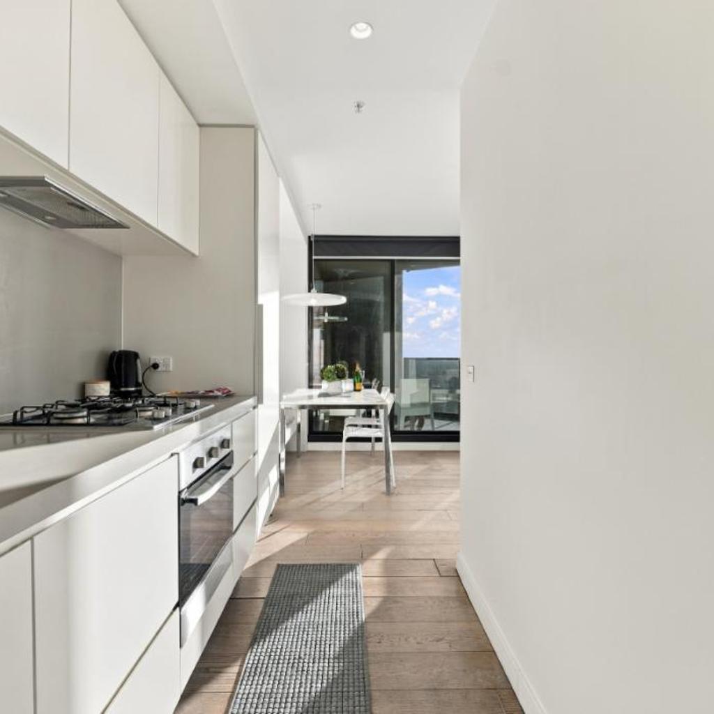 Photograph of Luxury CBD 2BR Apt with Pool, Gym, City Views