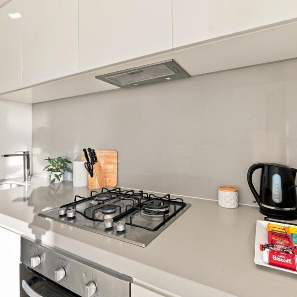 Photograph of Luxury CBD 2BR Apt with Pool, Gym, City Views