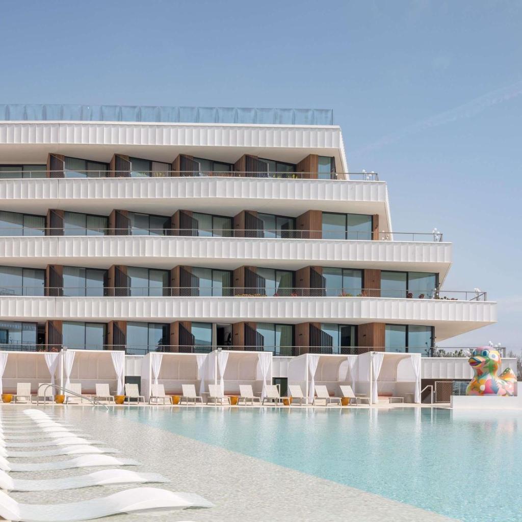 Photograph of SLS Barcelona