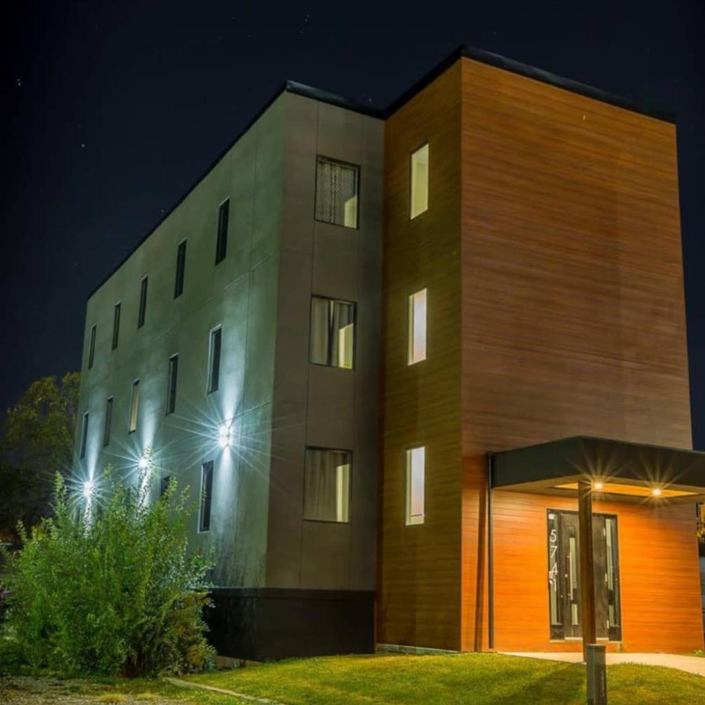 Photograph of Clifton Hill Suite 4402