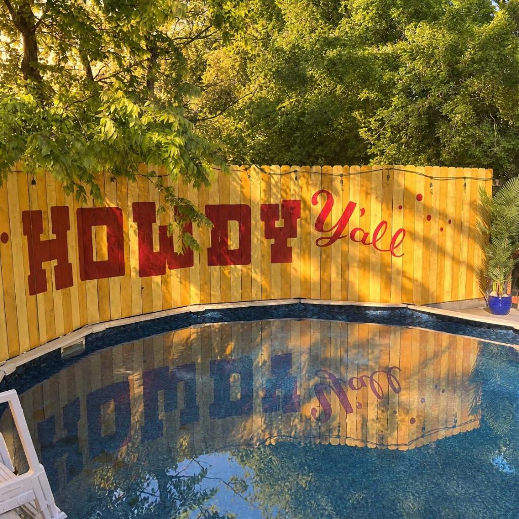 Photograph of Pool, Game Room & Mini Golf near Six Flags