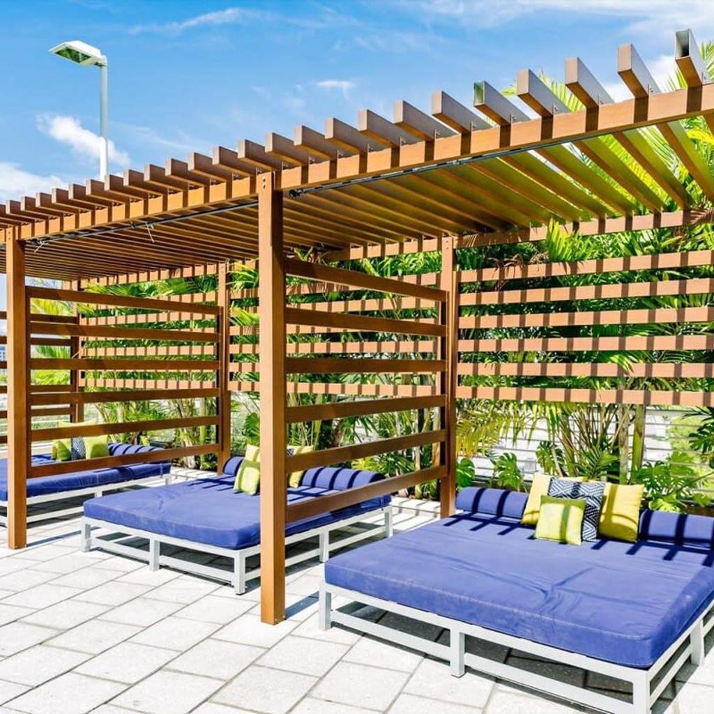Photograph of Hang Ten- Large Townhome lux amenities parking