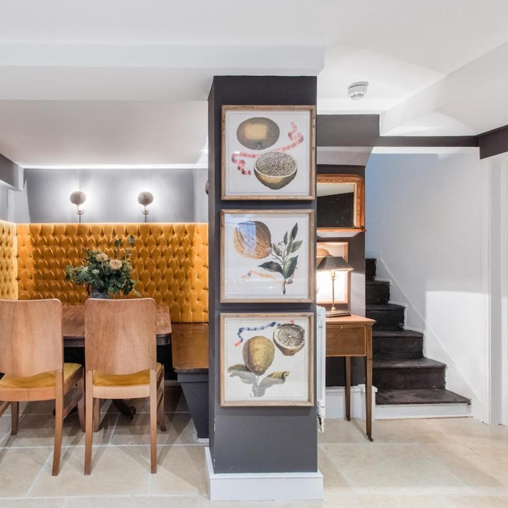 Photograph of Stylish & Spacious City Center Georgian Townhouse