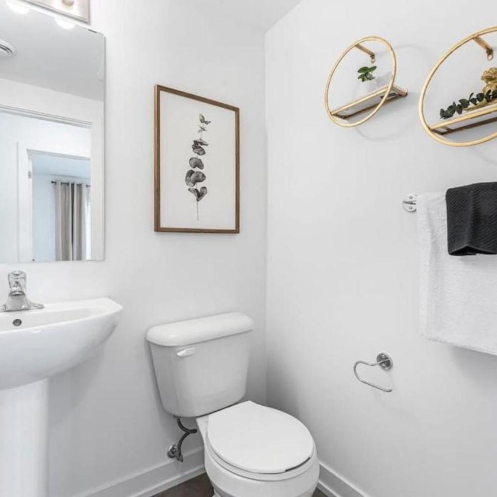 Photograph of New 2-Bedroom Suite Sleeps 5 7 Minutes to the Falls & Free Parking