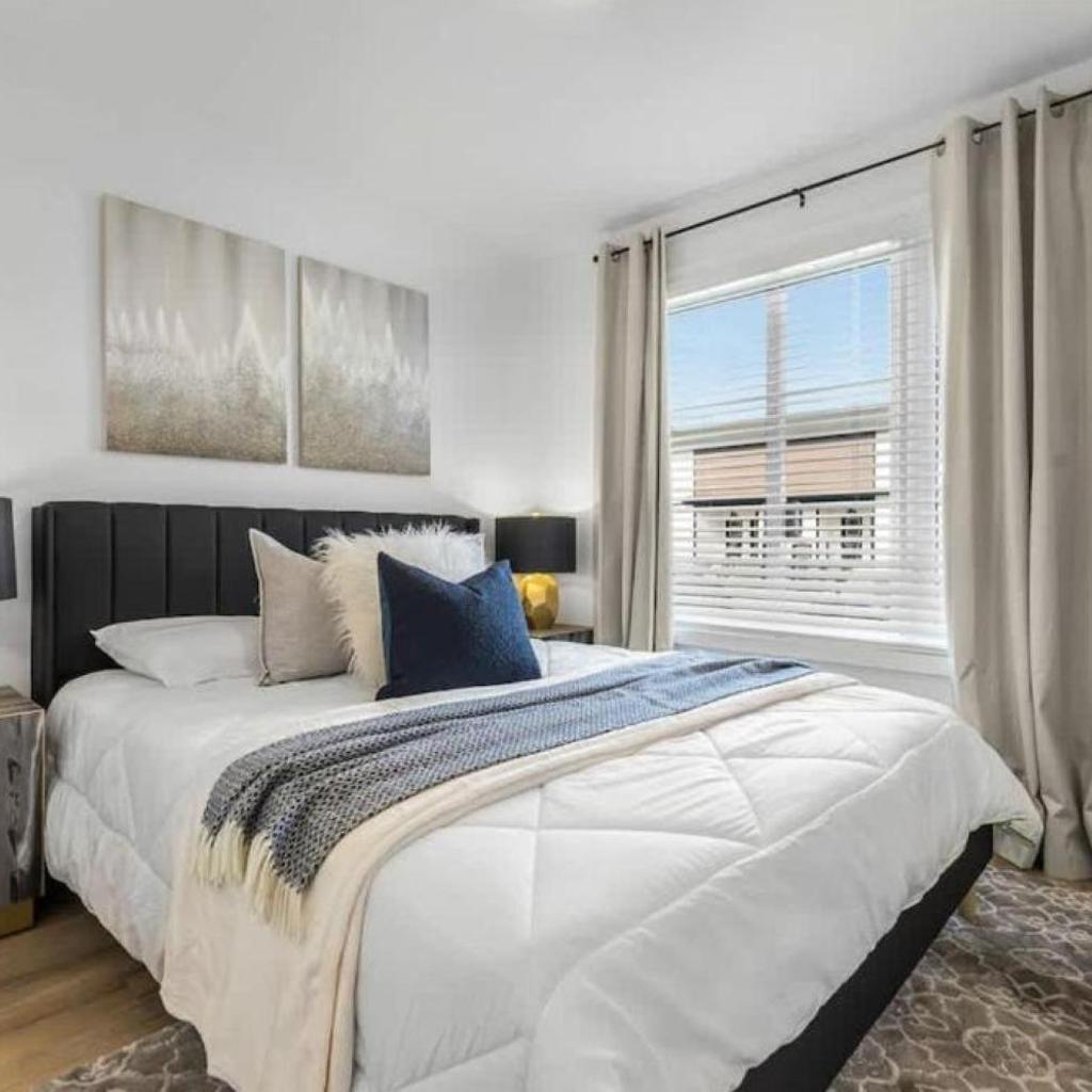 Photograph of New 2-Bedroom Suite Sleeps 5 7 Minutes to the Falls & Free Parking
