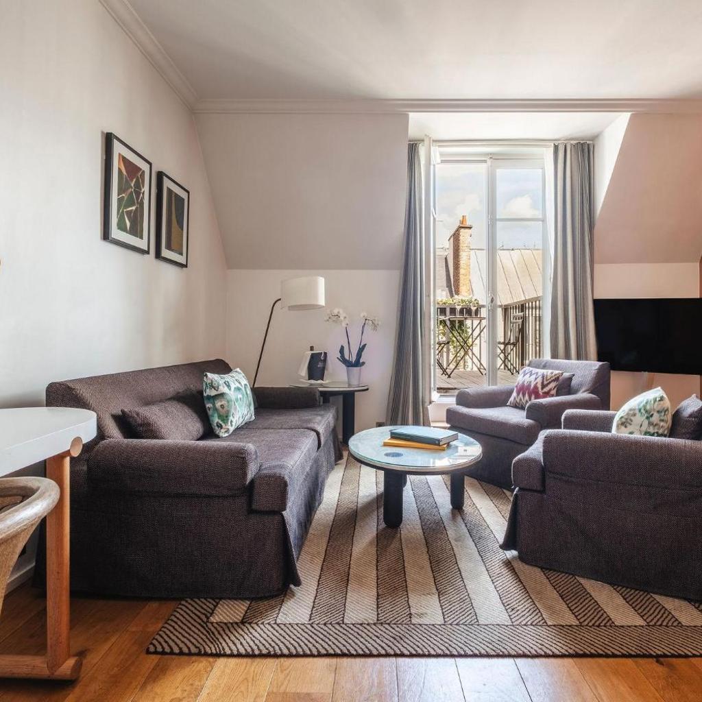 Photograph of Hôtel Vernet Champs Elysées Paris