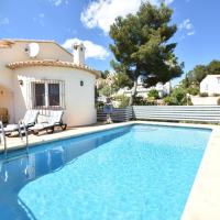 Mountain view Villa in Adsubia with Private Swimming Pool, hotel en Adsubia