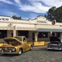 Edward River Hotel, hotel di Deniliquin