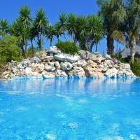 Villa Vacanze Paradiso - Oasi di Tranquillità con Piscina e Giardino a 10 min dal mare, отель в городе Невьяно