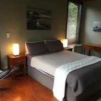 Piha Beachstay Accommodation, hotel di Piha