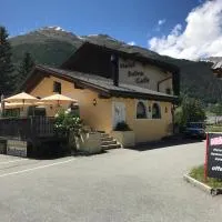Hotel Pizzeria Selva, hotel u gradu Zernez