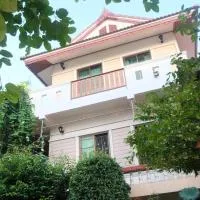 Loy Manee House, hotel v mestu Phra Nakhon Si Ayutthaya
