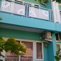 Ella's Park View Townhouse Crown Point, hotell Crown Pointis lennujaama Tobago lennujaam - TAB lähedal