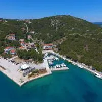 Apartment and rooms Roko, hotel in Zaglav