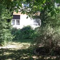 Chambres du Jardin Fleuri, hotel v destinácii Saint-Aubin-lès-Elbeuf