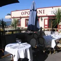 Opononi Hotel, hótel í Opononi