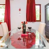 Holiday Home Mirela، فندق في أوربيك