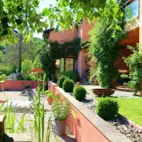 Domaine Les Causeries โรงแรมในLaguépie