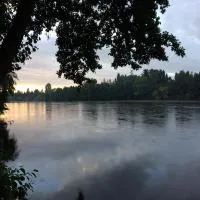 Camping & Hospedaje Rio Laja، فندق في El Manzano