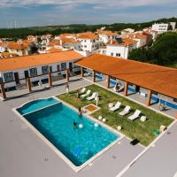 Zulla Nazar&eacute;`s Surf Village, hotel em Nazar&eacute;