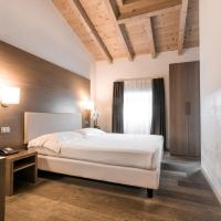 Hotel Oper&agrave; โรงแรมใกล้สนามบินเวโรนาในดอสโซบัวโน