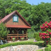 Charming house on a hill overlooking the lake 5 km from Miedzyzdroje, hotel v destinaci Międzyzdroje