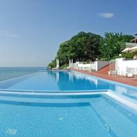 Oasis Boutique Hotel, Riviera Holiday Club, private beach, hotel in Golden Sands Beachfront, Golden Sands