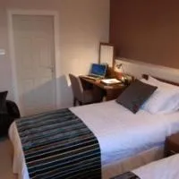 Kirklands Hotel、キンロスのホテル