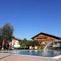 Landhotel Häuserl im Wald, hotel v destinácii Gröbming