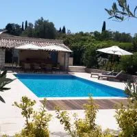 Aux charmes de grasse โรงแรมในกราส