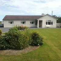 Ashley Guesthouse، فندق في دونغارفان