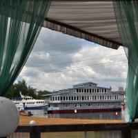 Family hotel on the lake Lakada