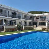 Apartamentos Cana Sofía, hotelli Cala Llongassa