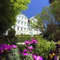 Hotel & Spezialitätenrestaurant zur Linde، فندق في Teufen