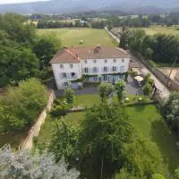 Domaine La Reveille, hotel u gradu Dore-lʼÉglise