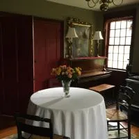 Innkeeper's Place B&B, хотел в Stafford Springs