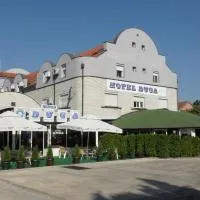 Hotel Duga, hotel di Novi Sad
