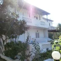 Billy's Amoudi Apartments, viešbutis mieste Amoudis